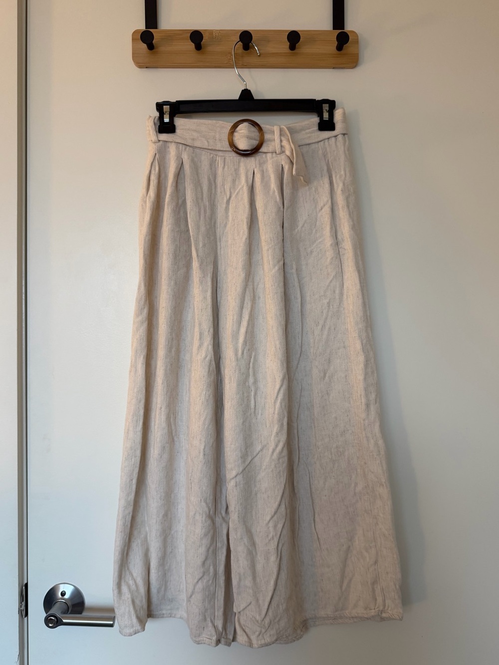 Women’s Cream Linen-Blend Pants with Tortoiseshell Buckle
